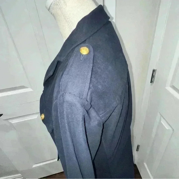 Lauren Ralph Lauren Navy Blue, fitted, gold button front jacket w pockets - Picture 8 of 14
